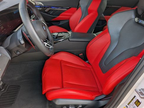 Used 2025 BMW M5 w/ Carbon Package image 4