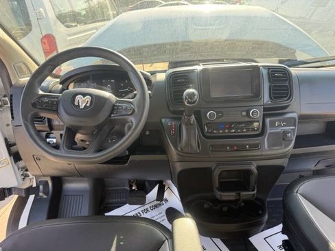 Used 2024 RAM ProMaster 2500 w/ Convenience Group FWD image 14