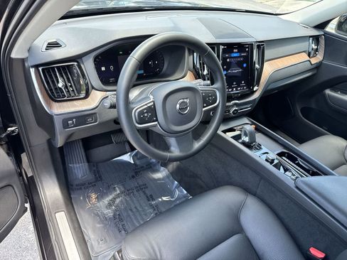 Used 2022 Volvo XC60 B5 Momentum AWD/4WD image 3