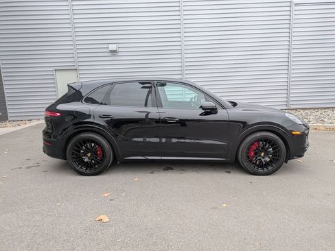 Used 2022 Porsche Cayenne GTS image 2