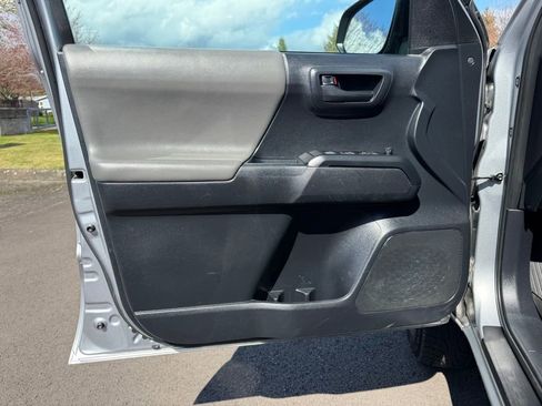 Used 2021 Toyota Tacoma SR AWD/4WD image 11