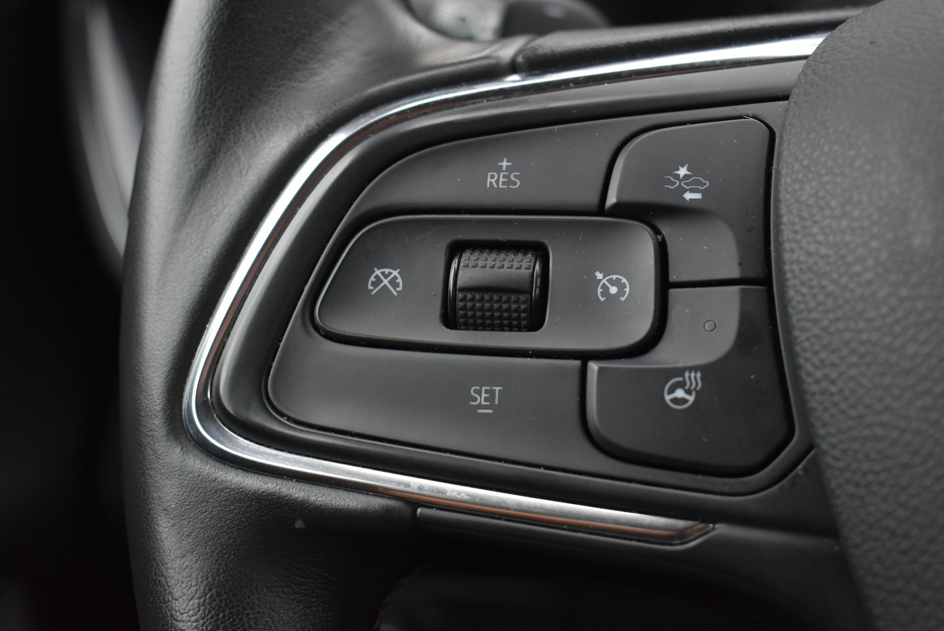 Used 2023 Buick Envision Essence AWD/4WD image 20
