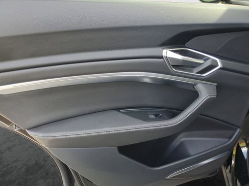 Used 2023 Audi e-tron Premium Plus w/ Premium Plus Package image 16