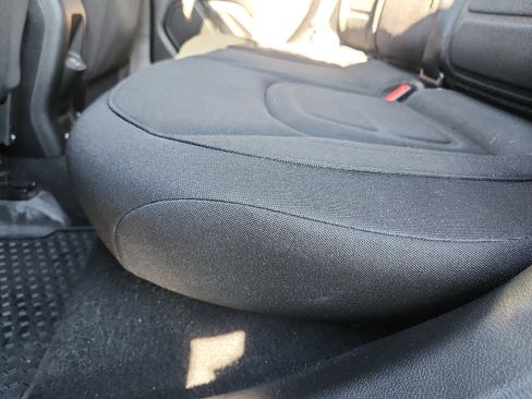 Used 2019 Jeep Renegade Latitude w/ Cold Weather Group image 26