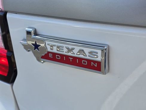 Used 2024 Ford Expedition XLT image 8