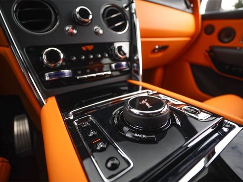 Used 2022 Rolls-Royce Cullinan w/ Dark Exterior Package image 36