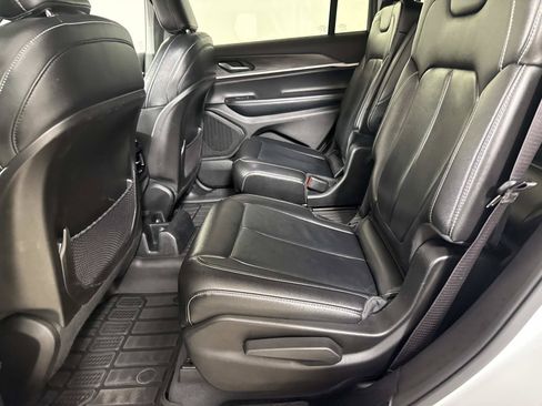 Used 2023 Jeep Grand Cherokee L Limited AWD/4WD image 13