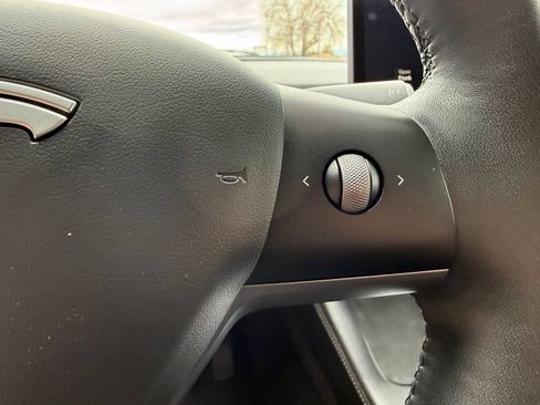 Used 2021 Tesla Model Y Long Range AWD/4WD image 31