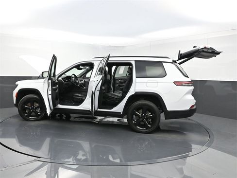 Used 2023 Jeep Grand Cherokee L Altitude image 40