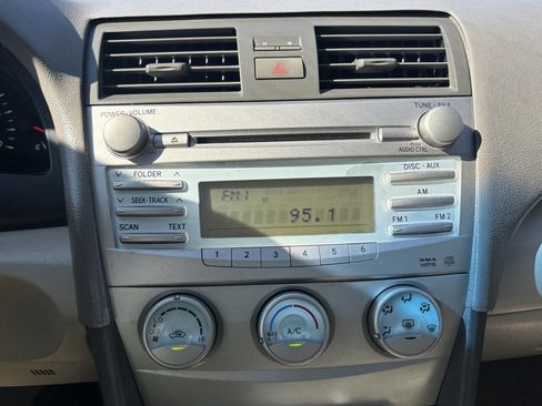 Used 2009 Toyota Camry LE image 17