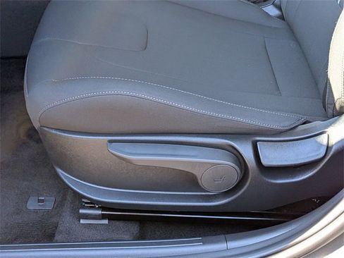 Used 2025 Hyundai Elantra SEL image 12