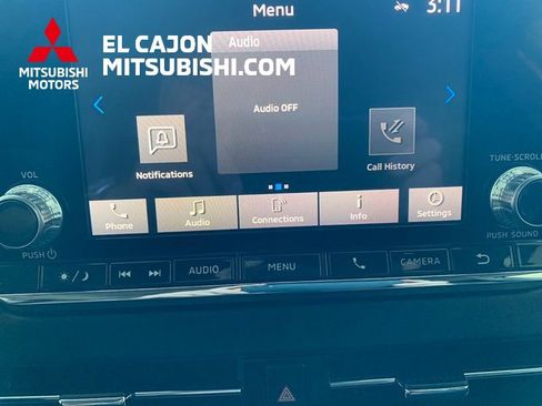 Used 2023 Mitsubishi Outlander SE image 18