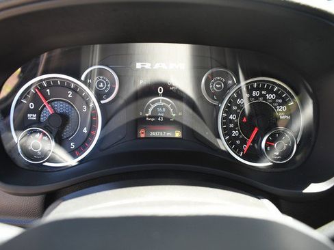 Used 2024 RAM 2500 Big Horn w/ Night Edition AWD/4WD image 31