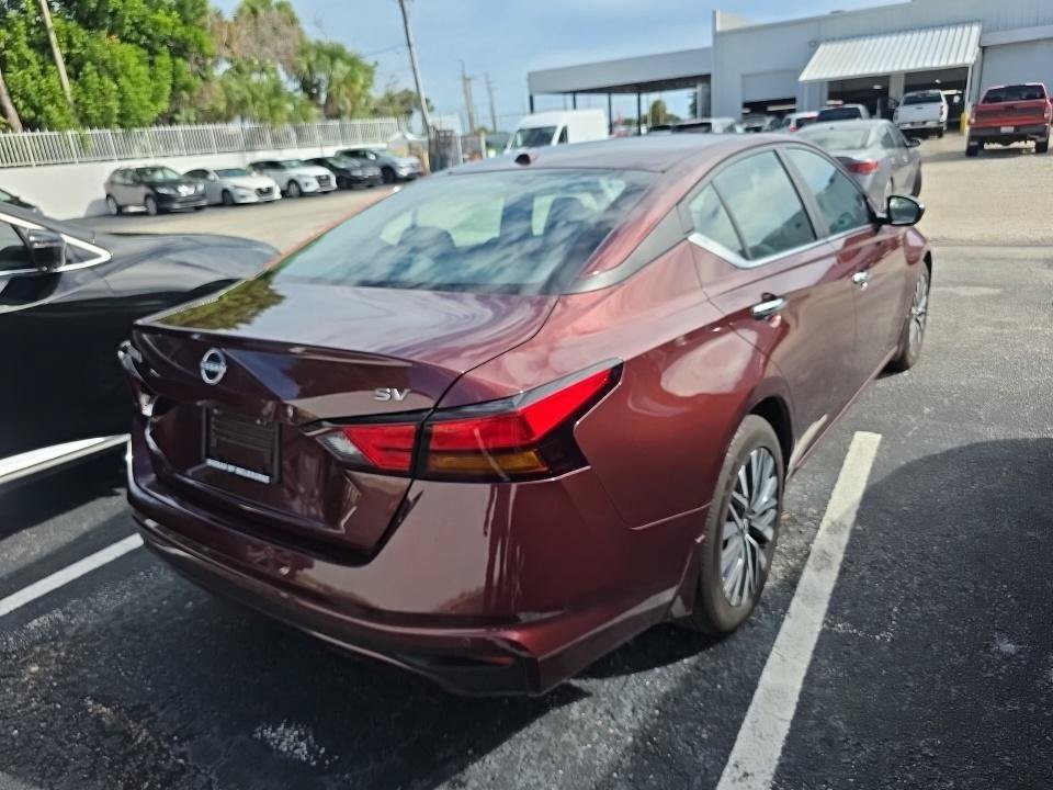 Used 2024 Nissan Altima 2.5 SV FWD image 4