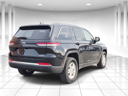 Used 2023 Jeep Grand Cherokee Laredo w/ Luxury Tech Group I image 3