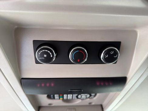Used 2016 Chrysler Town & Country Touring w/ Driver Convenience Group FWD image 37