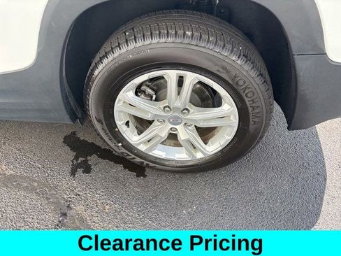 Used 2023 GMC Terrain SLE w/ Driver Convenience Package image 45