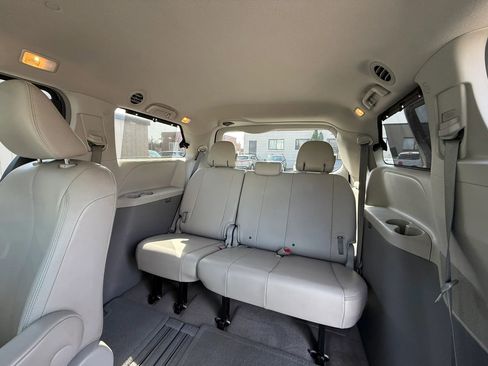 Used 2012 Toyota Sienna XLE FWD image 24