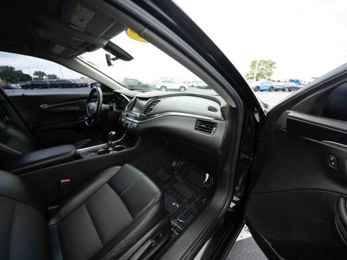 Used 2018 Chevrolet Impala LT FWD image 25