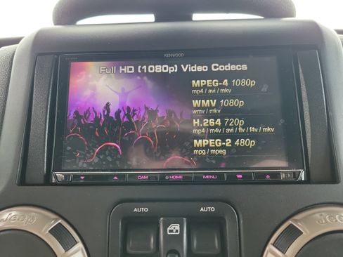 Used 2016 Jeep Wrangler Unlimited Sahara image 15