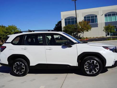 Used 2025 Subaru Forester image 7