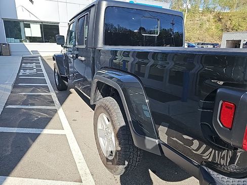 Used 2023 Jeep Gladiator Sport image 3