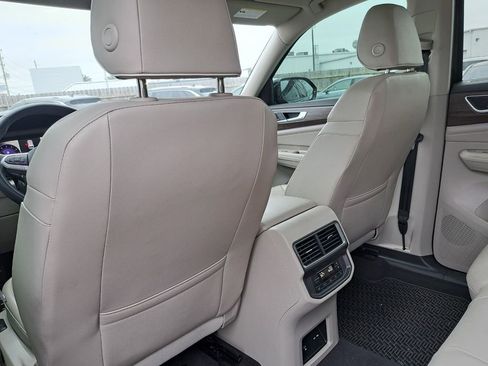 Used 2024 Volkswagen Atlas SEL Premium R-Line image 23