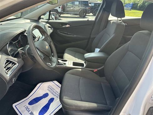 Used 2018 Chevrolet Cruze LT w/ LT True North Edition FWD image 10