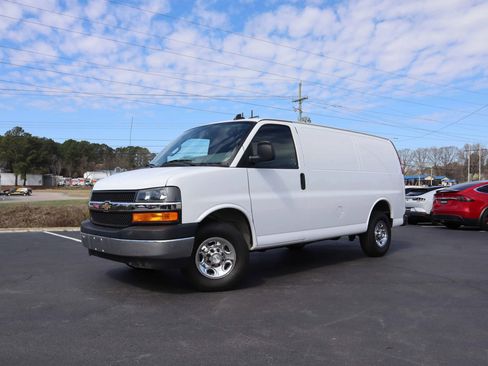 Used 2023 Chevrolet Express 2500 w/ Driver Convenience Package image 4