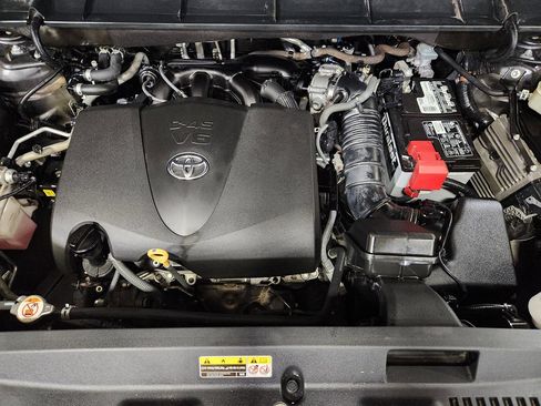 Used 2021 Toyota Highlander XLE FWD image 54