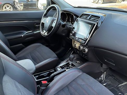 Used 2024 Mitsubishi Outlander Sport SE image 13