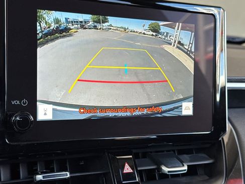 Used 2023 Toyota Corolla Cross XLE w/ Convenience Package FWD image 21