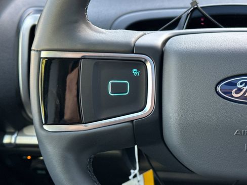 New 2025 Ford Expedition Active image 29