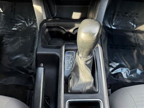 Used 2018 Toyota Tacoma SR5 AWD/4WD image 38