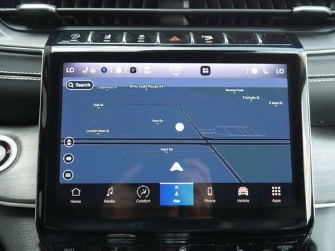 Used 2023 Jeep Grand Cherokee L Limited AWD/4WD image 4