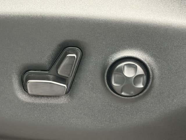 Used 2024 Chrysler Pacifica Touring-L FWD image 25