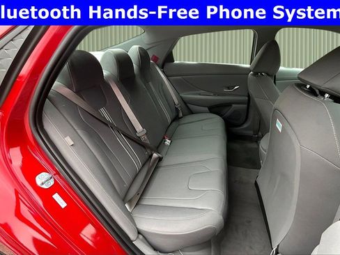 New 2025 Hyundai Elantra SEL image 9