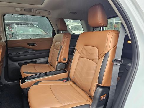 New 2025 Nissan Pathfinder Platinum image 14