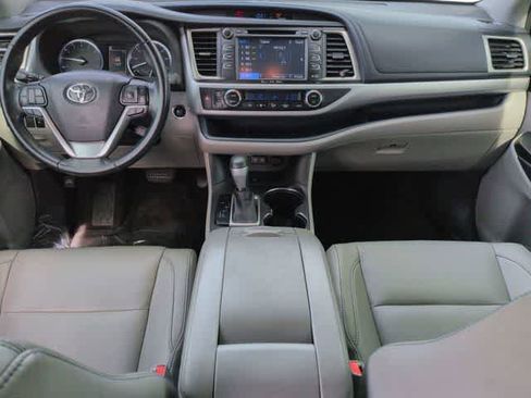 Used 2018 Toyota Highlander XLE FWD image 15