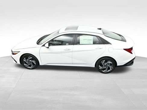 Used 2025 Hyundai Elantra SEL FWD image 26