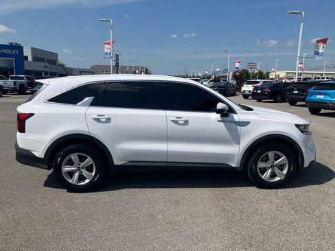 Used 2023 Kia Sorento LX FWD image 7