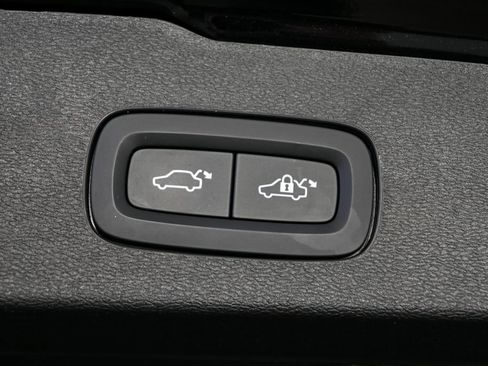 Certified 2025 Volvo V60 B5 Cross Country Plus image 30