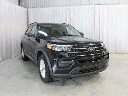 Used 2020 Ford Explorer XLT w/ Comfort Package AWD/4WD image 38