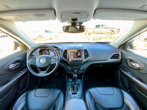 Used 2021 Jeep Cherokee Trailhawk w/ Comfort/Convenience Group image 29