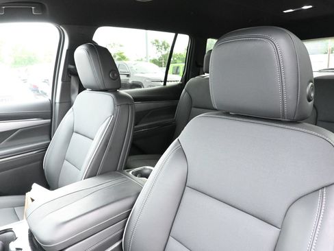Used 2026 Buick Enclave Preferred FWD image 11