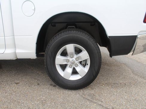 Used 2022 RAM 1500 Classic SLT image 17