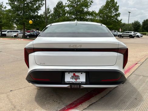 Used 2025 Kia K4 LXS image 7