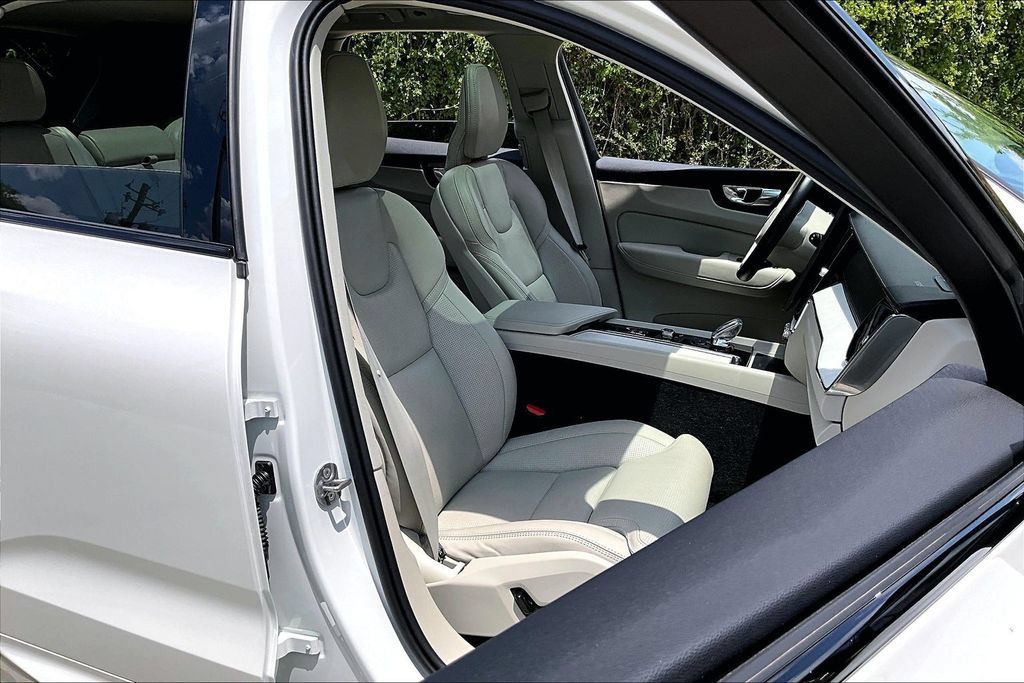 Certified 2026 Volvo XC60 B5 Ultra AWD/4WD image 10