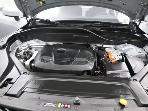 Used 2025 Volvo XC90 T8 Plus AWD/4WD image 16