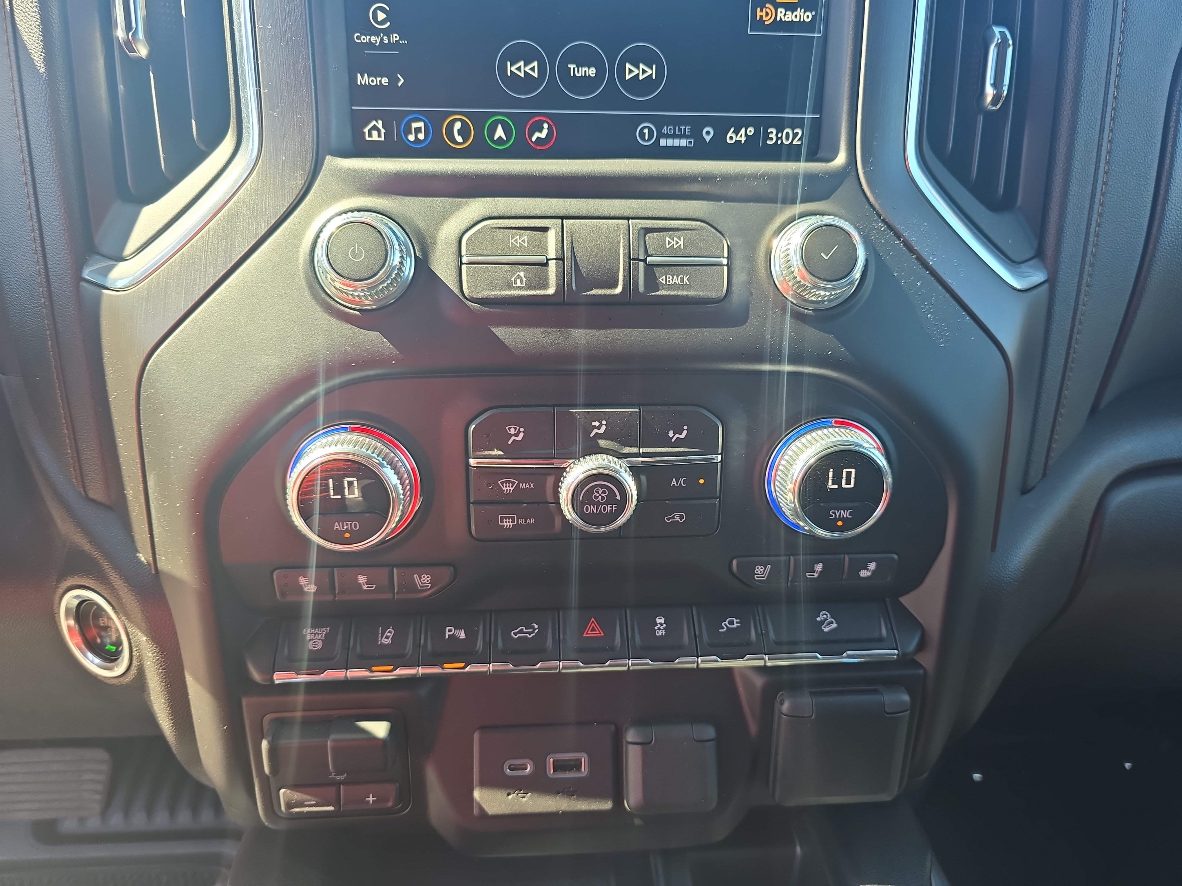 Used 2021 GMC Sierra 2500 AT4 w/ AT4 Preferred Package AWD/4WD image 22